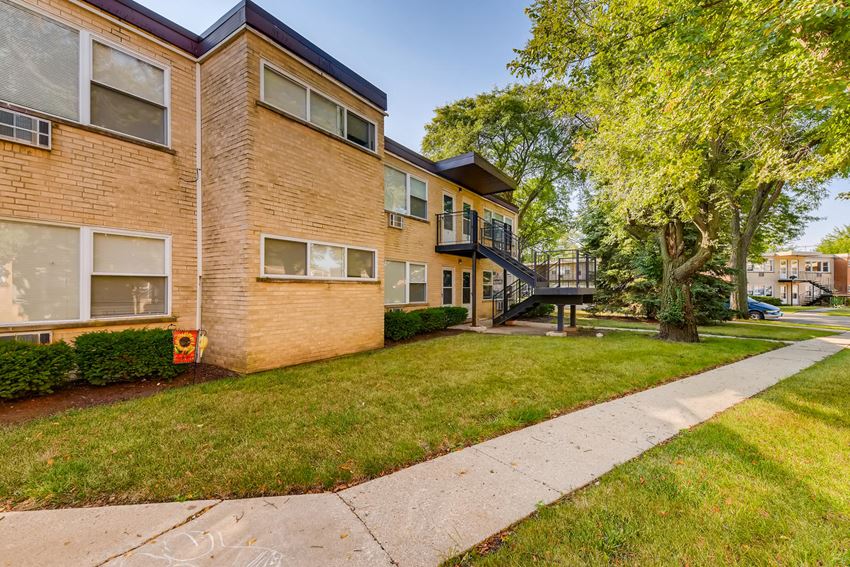 Hawthorne Apartments, 11101112 W. Hawthorne St., Arlington Heights, IL